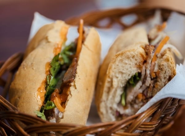 Bahn Mi sandwich in a basket_Photo by Flo Dahm from Pexels