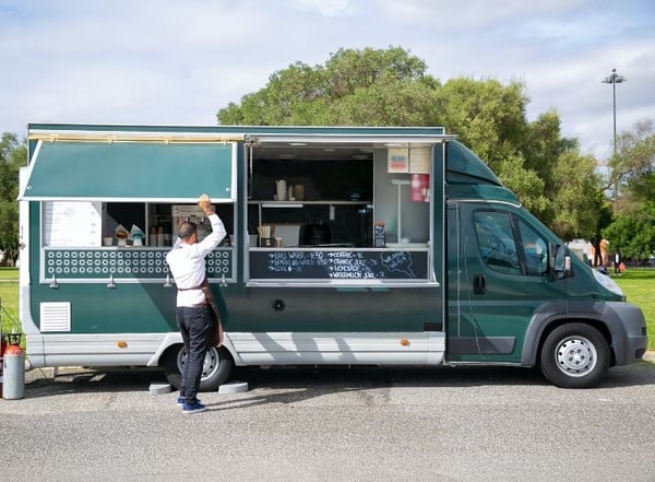 Food truck set up_Photo by Kampus Production from Pexels