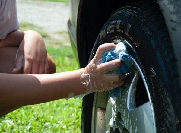 Cleaning hubcaps to remove dirt before vinyl wrap application - Photo by Elly Johnson on Unsplash