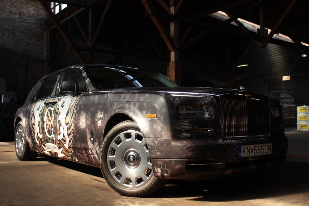 Rolls-Royce-Gumball-3000-Rally-Snake-Skin-Wrap-Luxury-car-Raccoon